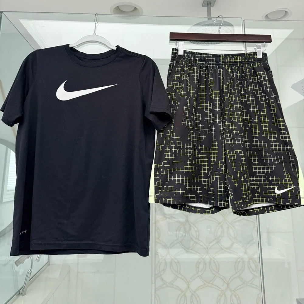 Nike Athletic Shorts/Top Set